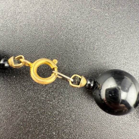 Vintage Black & White Beaded Necklace Chunky Statement Jewelry With Gold-Tone Cl - Picture 7 of 8